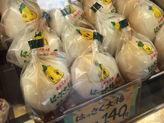 作りたてが並んでいます_はっさく屋