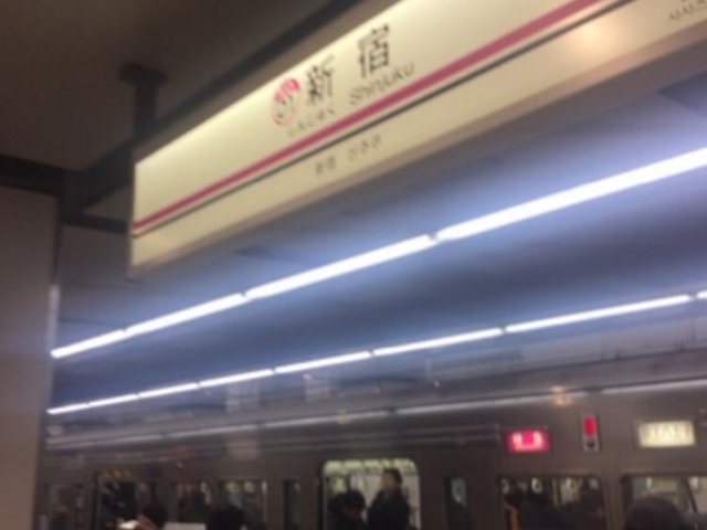 特急のホームです。_京王電鉄新宿駅