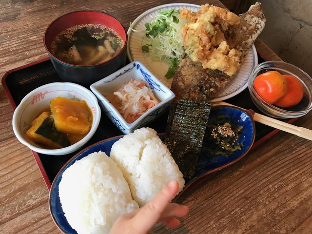 棚田のおにぎり定食_こまめ食堂