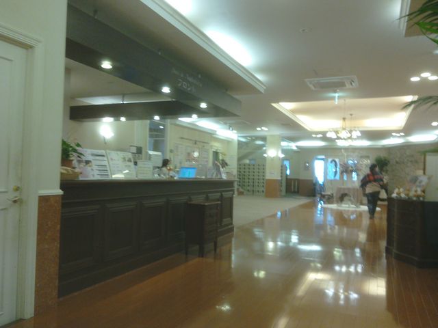ホテル側のロビーは豪華。_養老温泉ゆせんの里ホテルなでしこ
