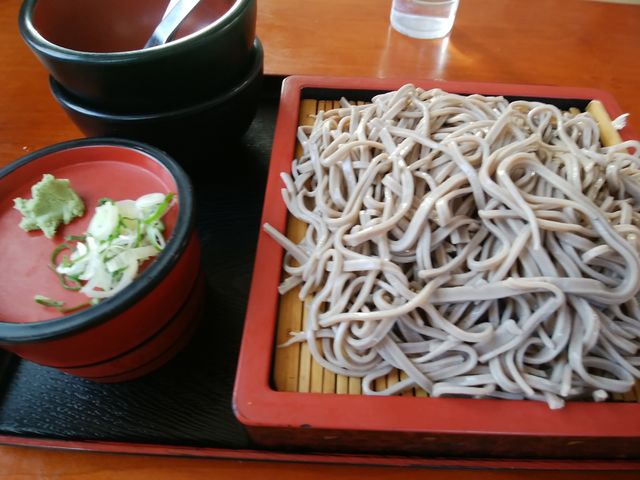 すぐに出てきたもりそば_そば処大雪
