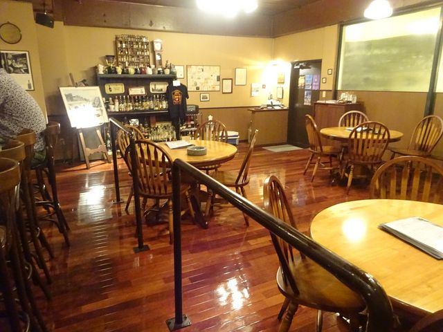 静かで落ち着いた店内_BAR THINK MIYAKOJIMA シンク