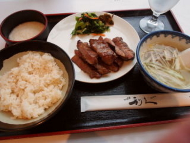 牛タン定食☆_牛たん炭焼き 利久 北目町店