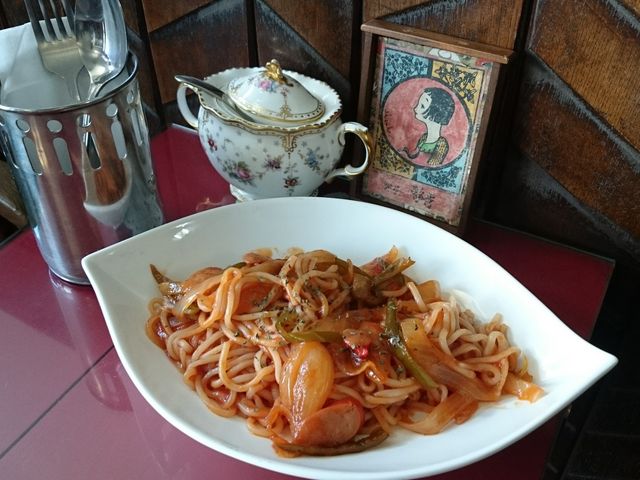 ナポリタン。サラダもついてます。_静香