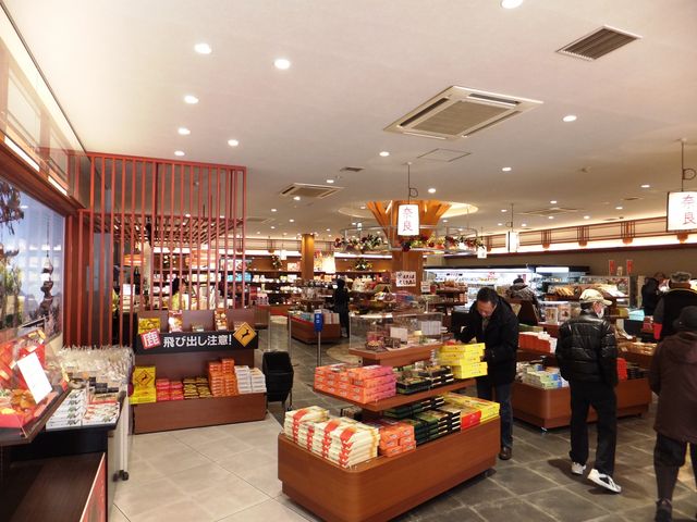とても広い、奈良のみやげ物売り場_道の駅 針テラス