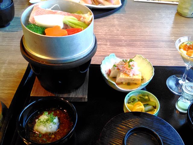 「金目鯛野菜蒸し御膳」は色々楽しめます。_はな膳 千葉ニュータウン店