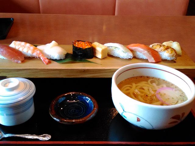 大人気の「親潮にぎり麺セット」です_すしめん処 大京 そめい野店