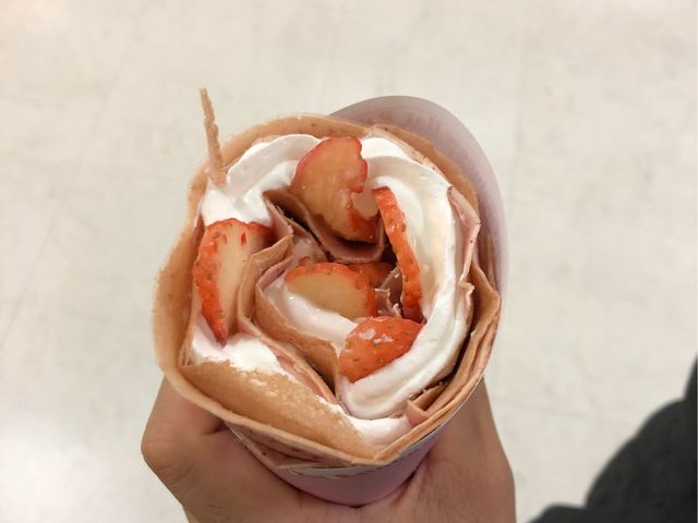 いちごクレープ_レインボーハット 綾瀬店