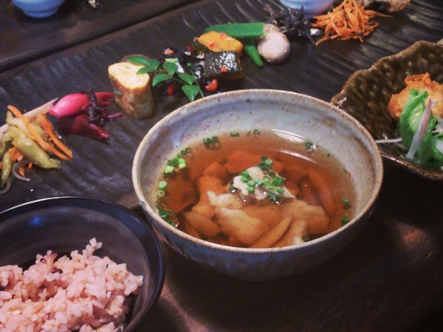 資格にも栄養のありそうな、色とりどりの料理たち。_薬膳茶房オーガニックごうだ