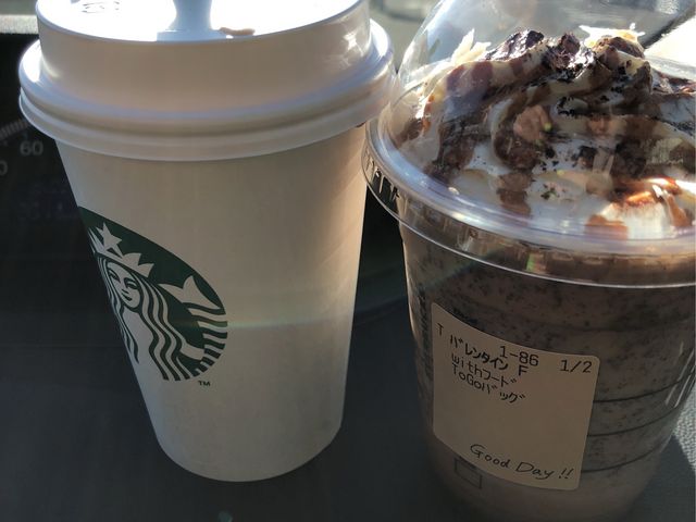 ホットとフラペチーノ_スターバックス・コーヒー 秋葉原UDX店