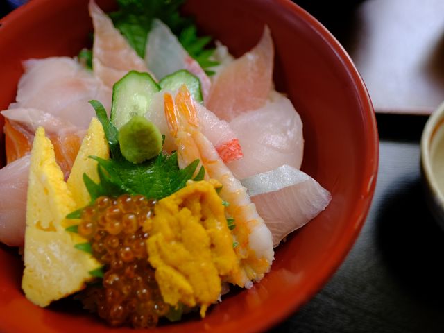 海鮮丼_市場の食堂 金目亭