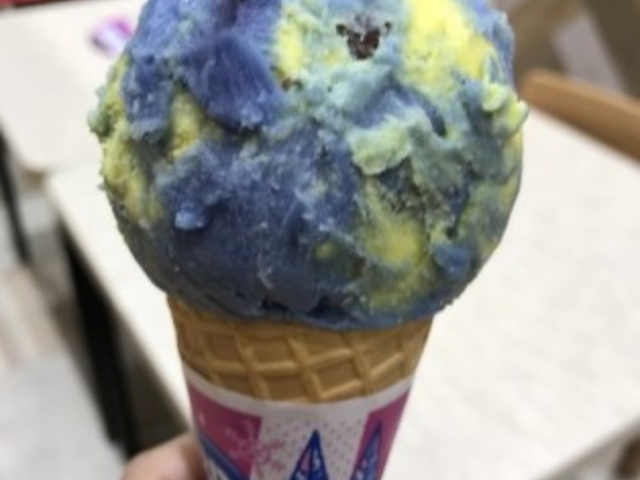 コーンで食べるのがお気に入りです!_サーティワンアイスクリームイオンモール三川店(31 Baskin-Robbins)