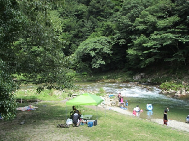 デイキャンプ場
5月・6月・9月・10月がゆっくりできます。2017・6(撮影)_道の駅 ちくさ
