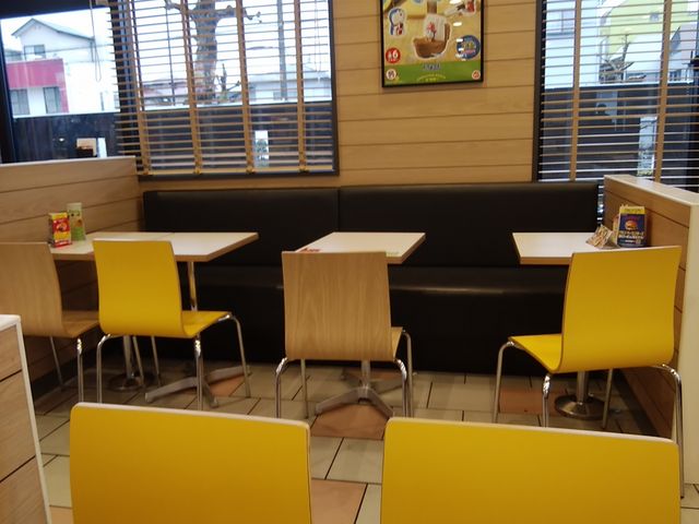 席間広いです_マクドナルド沼津学園通り店