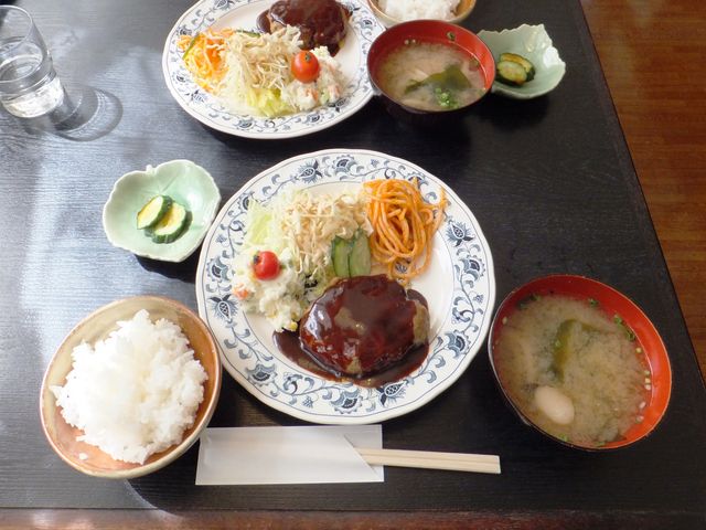 ハンバーグランチ(日替わり)_アゼリア