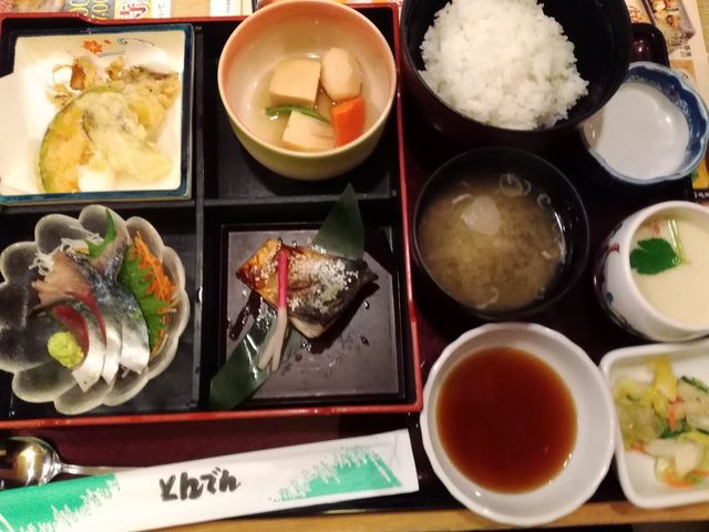 豚丼も有名_とんでん草加店