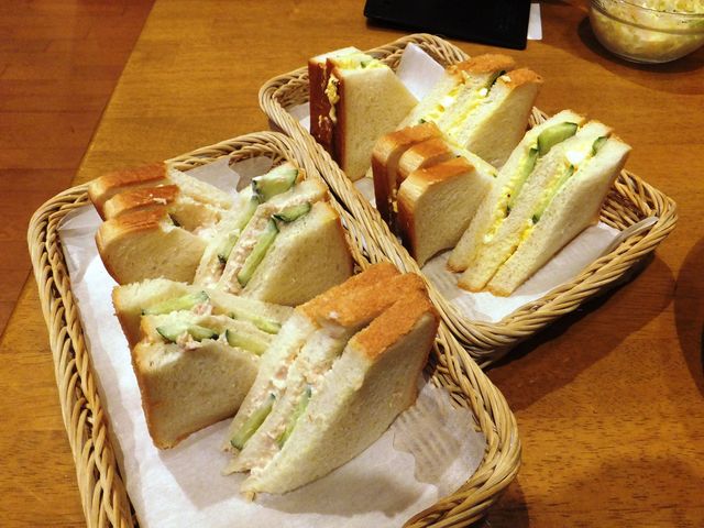 毎月1日はサンド「イッチ」の日で、サンドイッチが100円になります。_いちばん珈琲