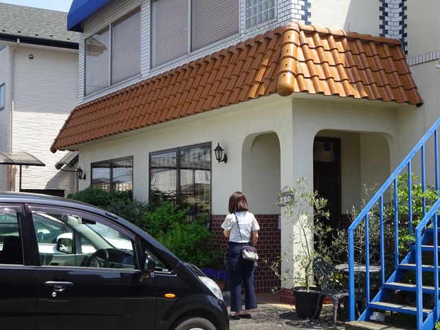 順番待ちの車が道路にあふれています_クック De アムール