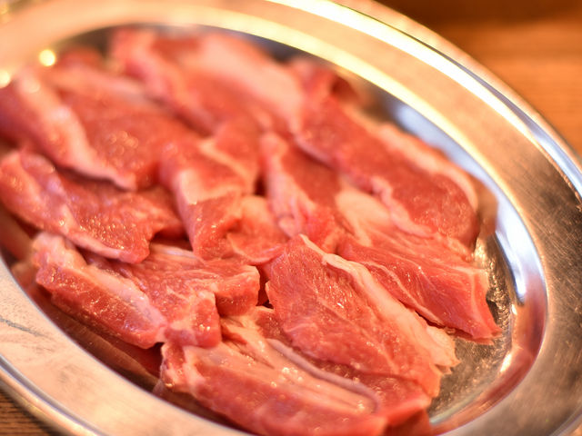 生ラム肉一人前_小樽ジンギスカン倶楽部 北とうがらし 本店