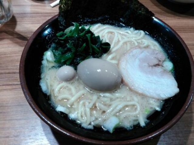 煮卵入り_横浜家系ラーメン 武骨家 恵比寿店