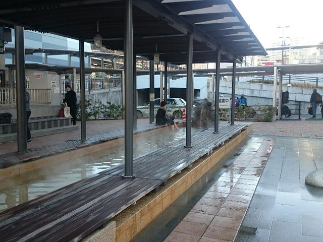 熱海駅前 足湯_熱海駅