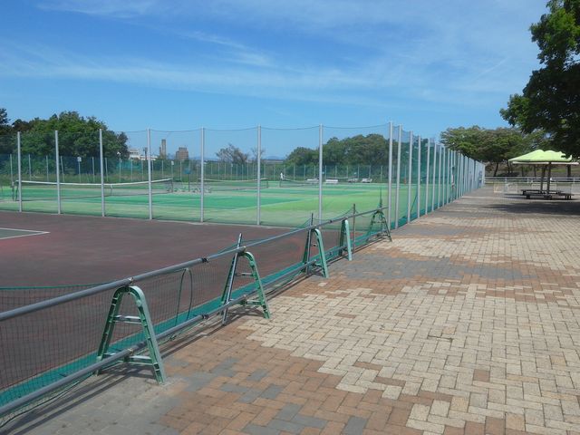 きれいなテニスコート_境川緑道公園