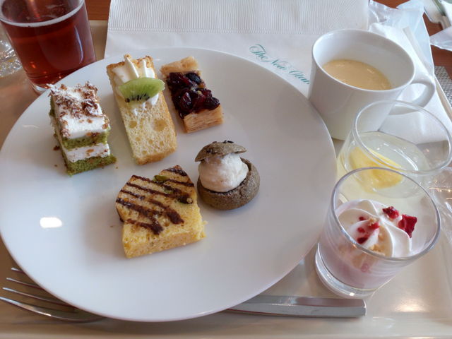 野菜を使ったスイーツが数種。
その他プリン等がありました。プリンが滑らかで1番美味しかったです。_ニューオータニイン札幌