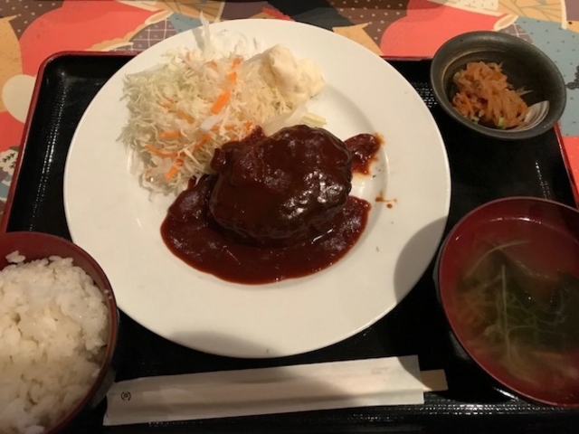 ハンバーグランチ_たくあん 牡丹亭 西新宿