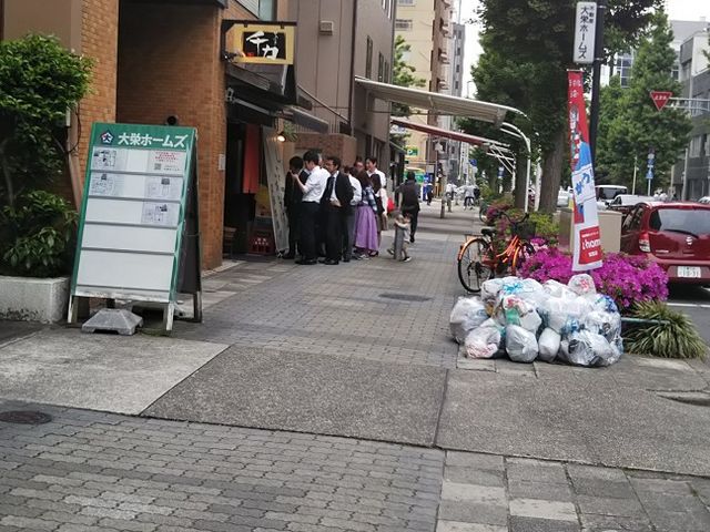 昼食時には常に行列ができる_千力