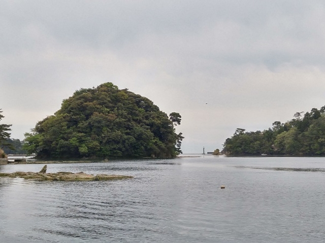 九十九湾遊覧の見所の一つの小島_九十九湾海中公園