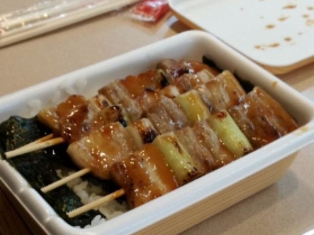 焼き鳥だけど豚_ハセガワストア ベイエリア店