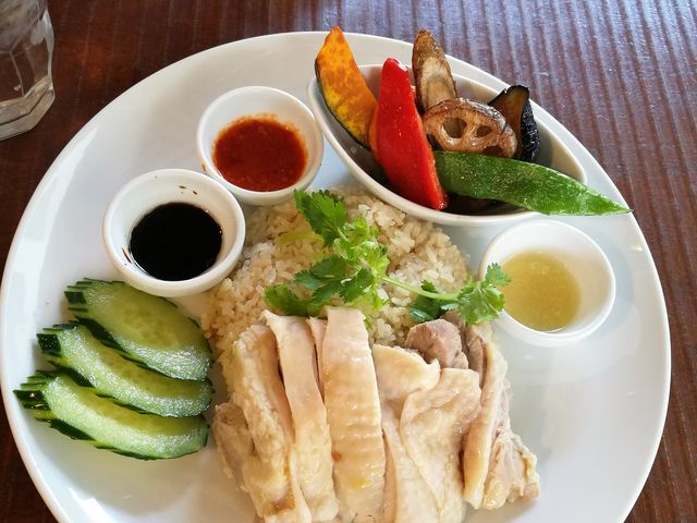 トッピングの揚げ野菜も美味_海南チキンライス 夢飯 西荻窪本店