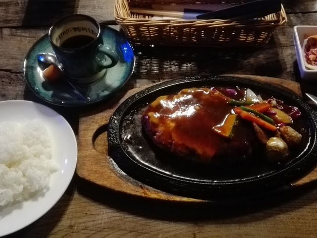 大きなハンバーグでした!_ビックフォーレスト喫茶