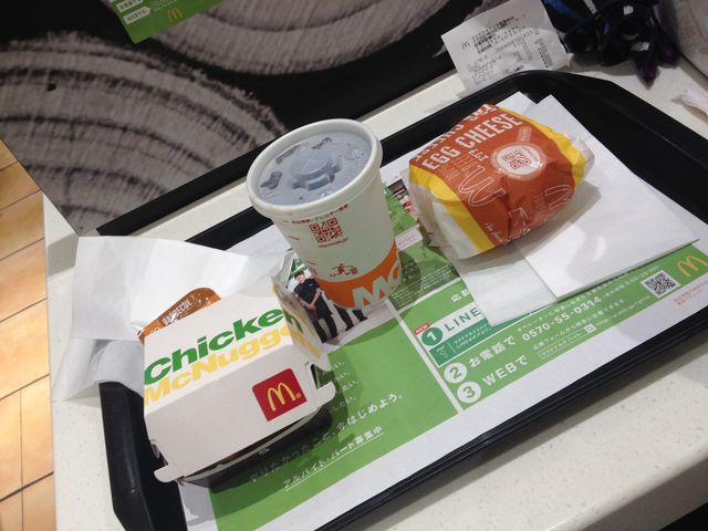 カウンター席にて_マクドナルドJR秋葉原店