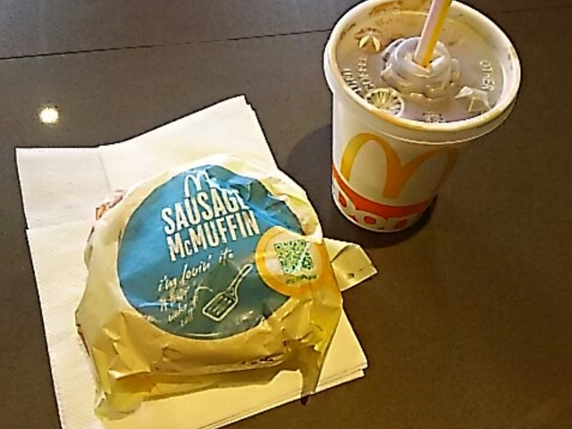 店内のテーブル席で撮影。_マクドナルド4号線宇都宮泉が丘店(McDonald’s)