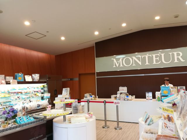 直売店内。_スイーツファクトリーモンテール・美濃加茂店