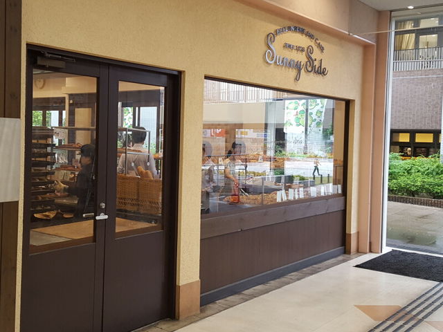 パンのいい匂いが充満している店内でした_サニーサイド