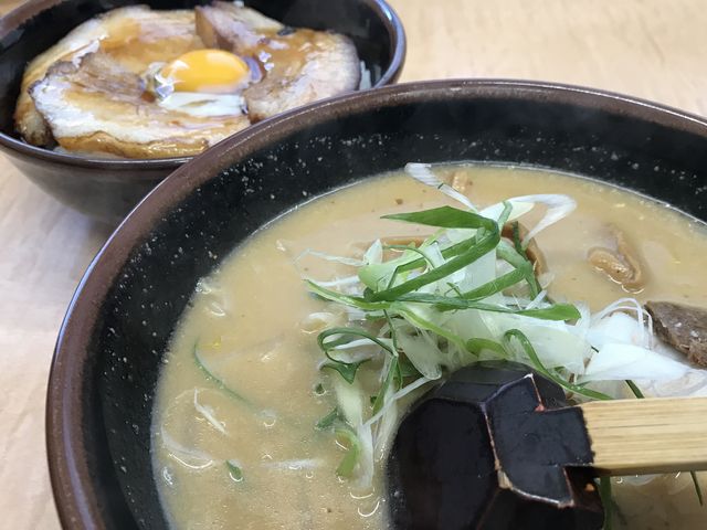 味噌の半ラーメンとミニチャーシュー丼_ラーメン信玄 花川本店