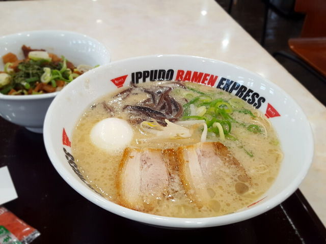 ラーメンと丼_IPPUDO NOODLE EXPRESS