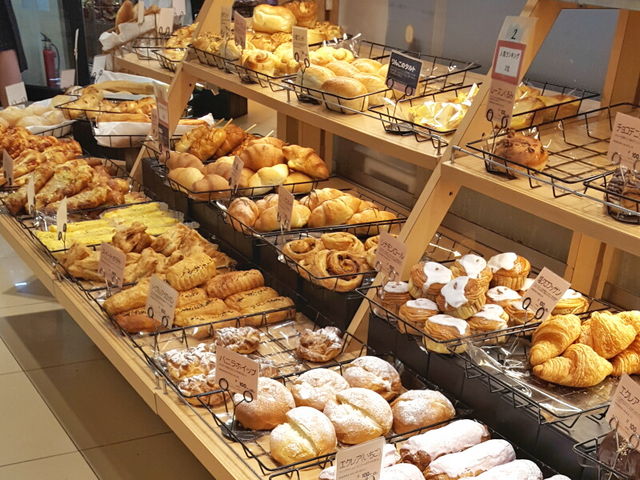 バラエティー豊かです_阪急ベーカリーショップ 南千里店