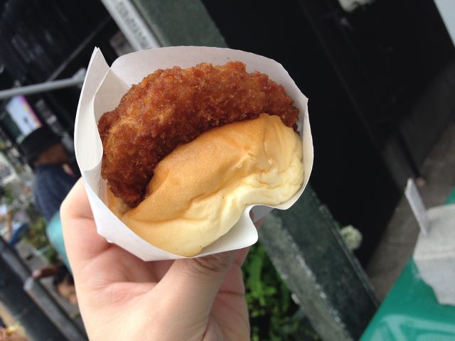 今はうどんは出してないようです。
コロッケサンド250円_大手前