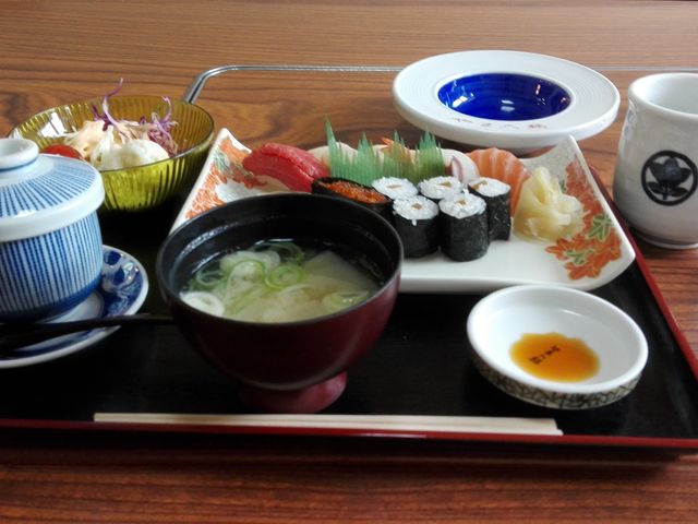 寿しやま六鮨
