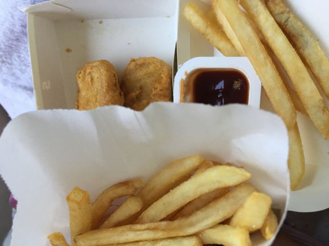 ポテトとナゲット_マクドナルド成田空港第1ターミナル店