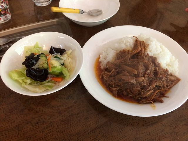 中盛り800円。中盛りはご飯お茶碗2杯分だそう。_カラバト・カリー