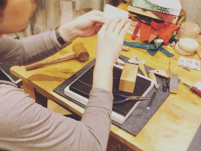 とてもわかりやすく教えてくれます(^^)_革工房J'sLEATHER