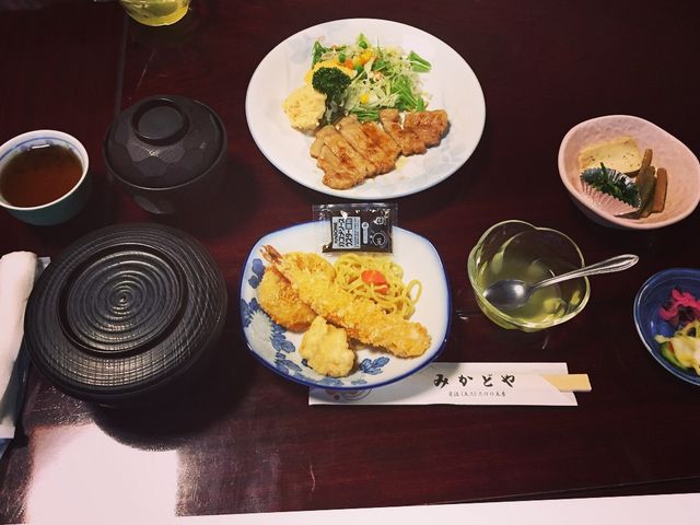 揚げ物、生姜焼き、漬物、副菜、ゼリー、味噌汁、白米_みかどや
