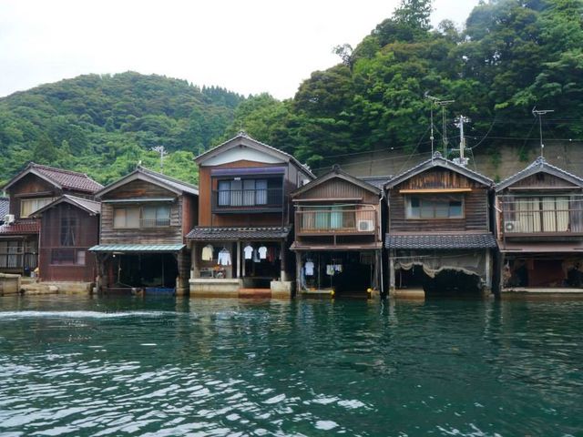 船で巡るのがお勧め_伊根の舟屋