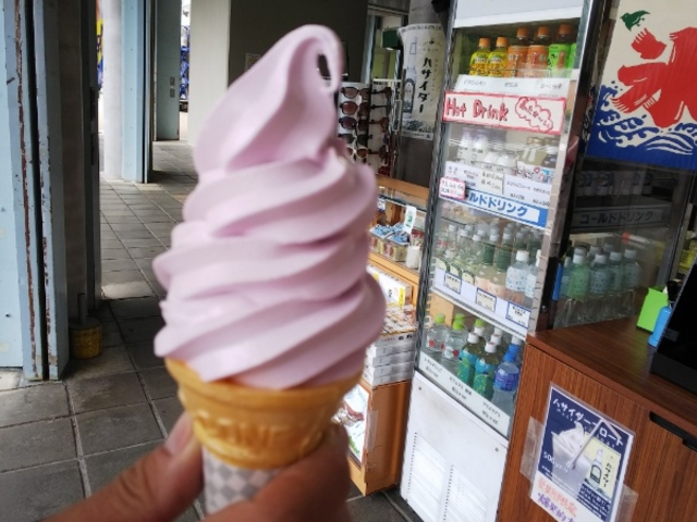 1階の売店にて。巨峰ソフトクリーム。_扇沢駅 扇沢売店
