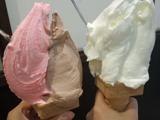 ココナッツとミルク。。。色味が。。。_ジェラート工房 ポーラーベア