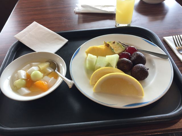 フルーツ・杏仁豆腐。ライチはイマイチでした。_ブリーズベイホテル レストランアルページュ